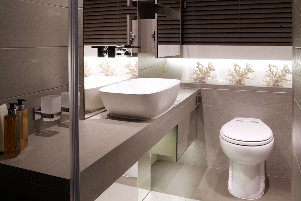 Luxury Crewed Motor Yacht SUMMER BREEZE photo 3