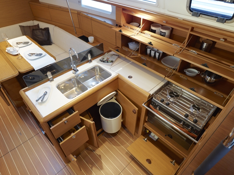 Bareboat Sailing Yacht Sun Odyssey 379 photo 4