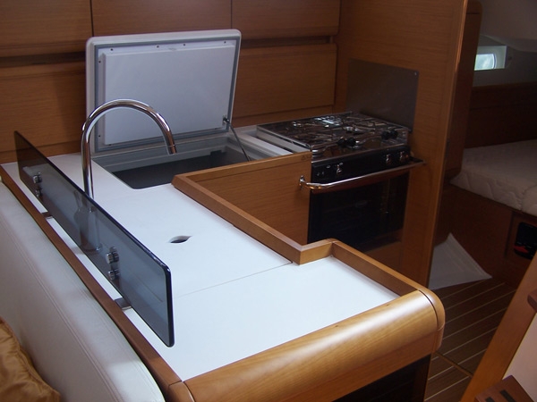 Bareboat Sailing Yacht Sun Odyssey 409 photo 5