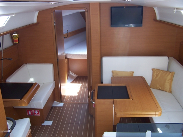 Bareboat Sailing Yacht Sun Odyssey 409 photo 7