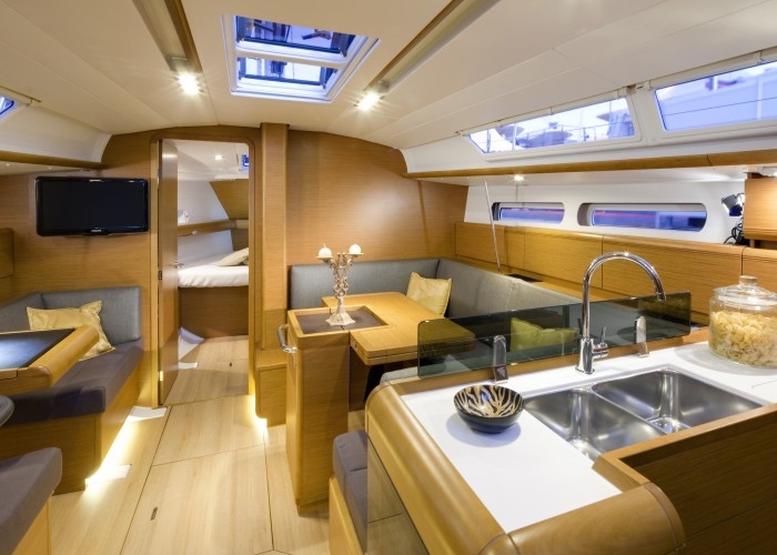 Bareboat Sailing Yacht Jeanneau Sun Odyssey 409 photo 4