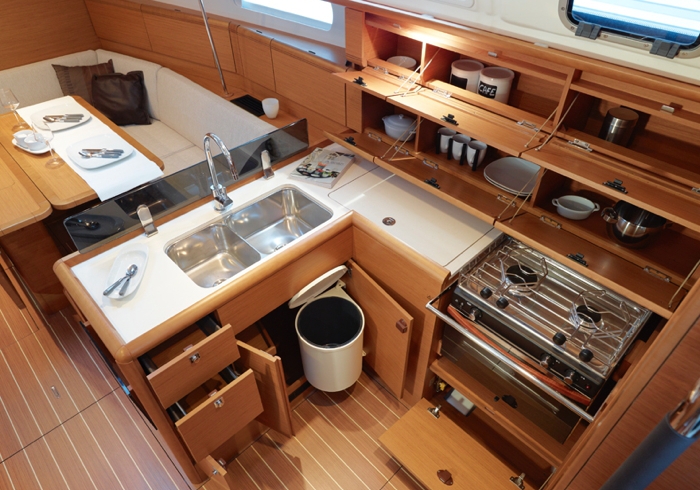 Bareboat Sailing Yacht Jeanneau Sun Odyssey 379 photo 3