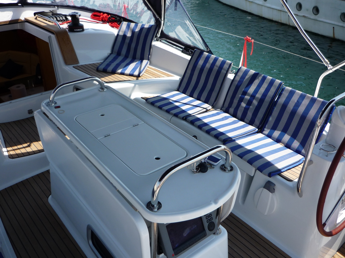 Bareboat Sailing Yacht Sun Odyssey 42 DS photo 3