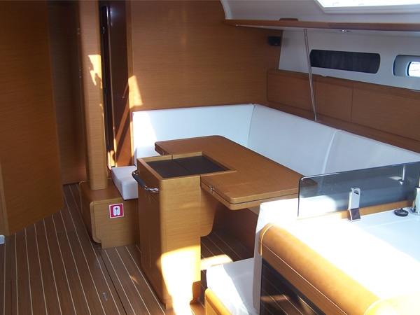 Bareboat Sailing Yacht Sun Odyssey 43.9