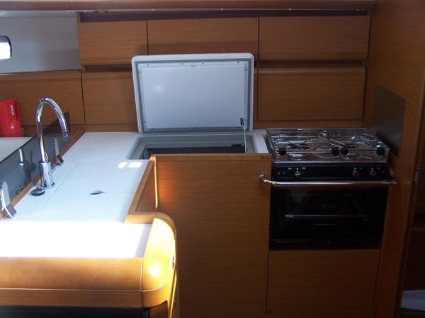 Bareboat Sailing Yacht Sun Odyssey 43.9 photo 4