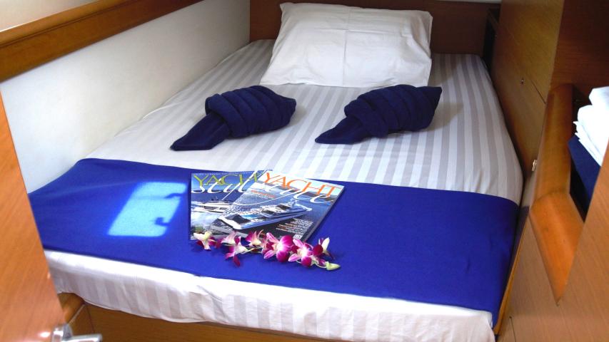 Bareboat Sailboat SUN ODYSSEY 469- 4 cabin photo 5