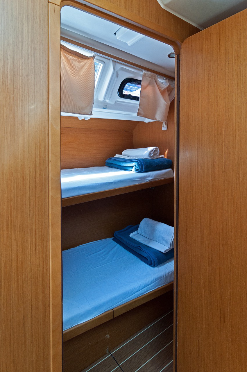 Bareboat Sailing Yacht Sun Odyssey 509 photo 3