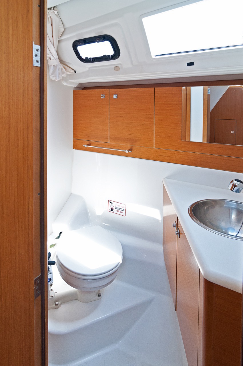 Bareboat Sailing Yacht Sun Odyssey 509 photo 5