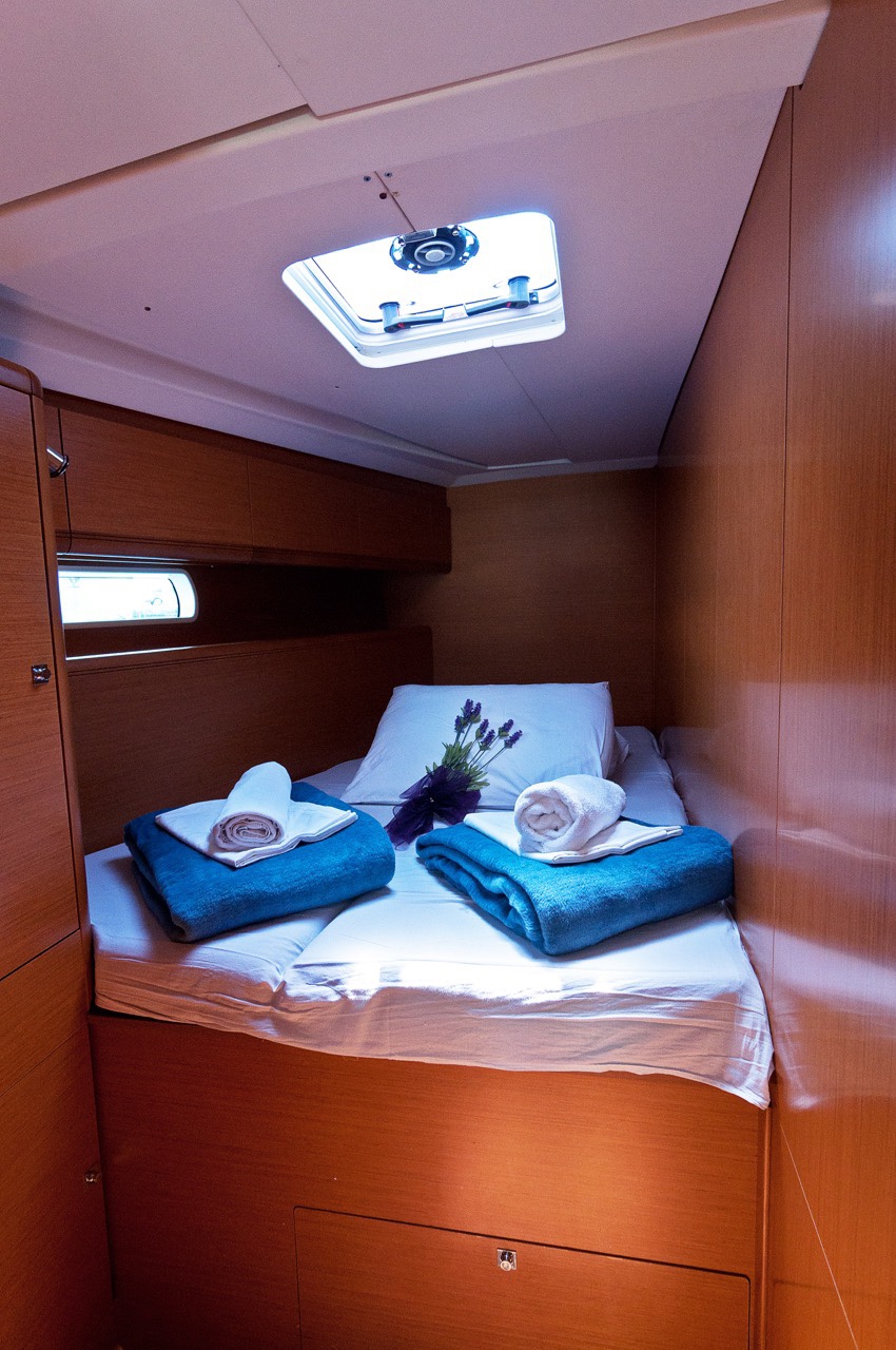 Bareboat Sailing Yacht Sun Odyssey 509 photo 6