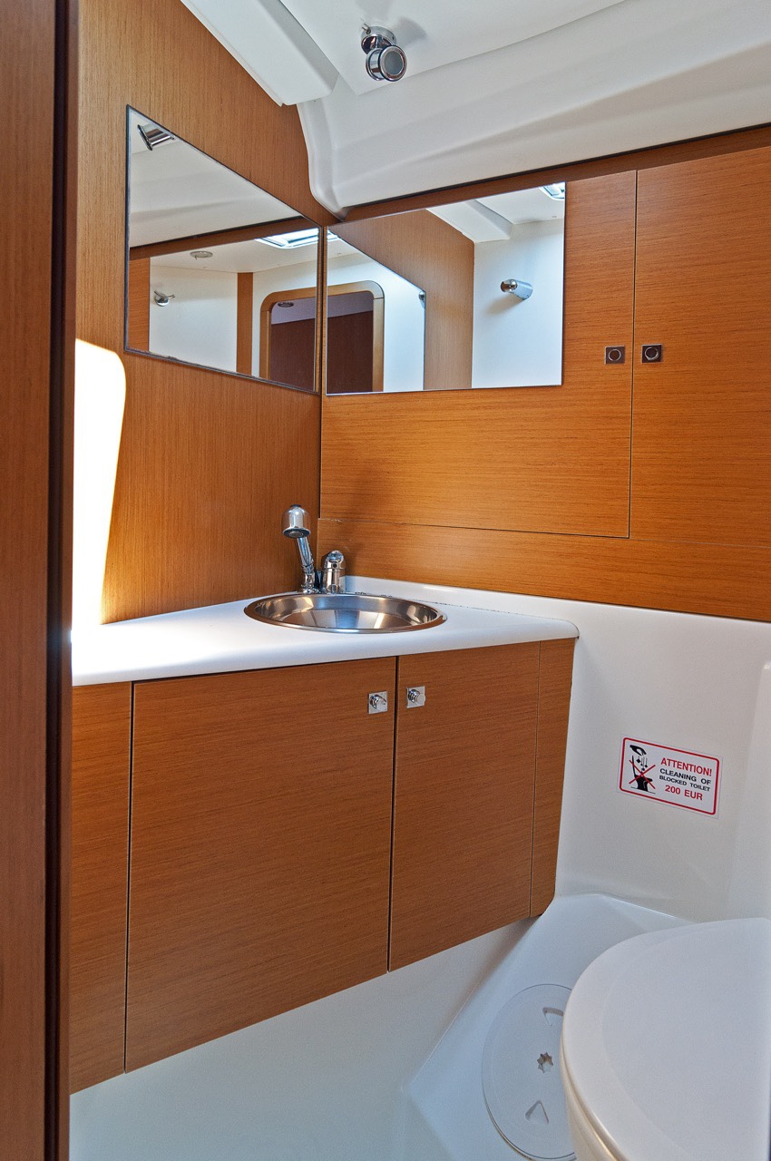 Bareboat Sailing Yacht Sun Odyssey 509 photo 7