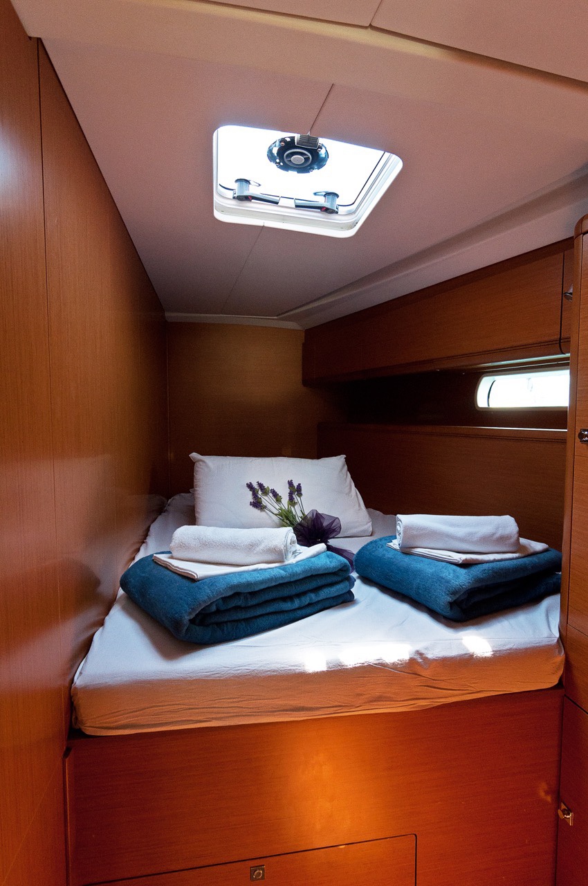 Bareboat Sailing Yacht Sun Odyssey 509 photo 8