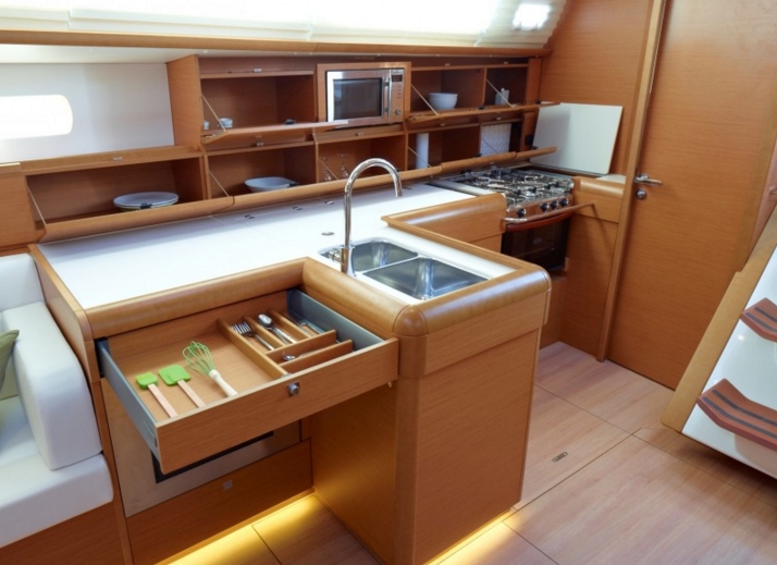 Bareboat Sailing Yacht Sun Odyssey 519 photo 8