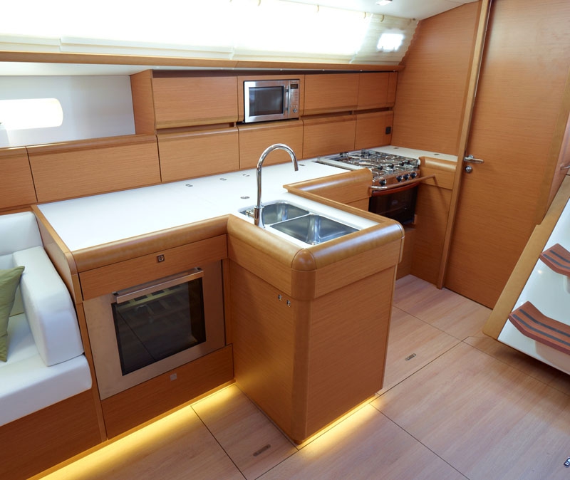 Bareboat Sailing Yacht Sun Odyssey 519 photo 4