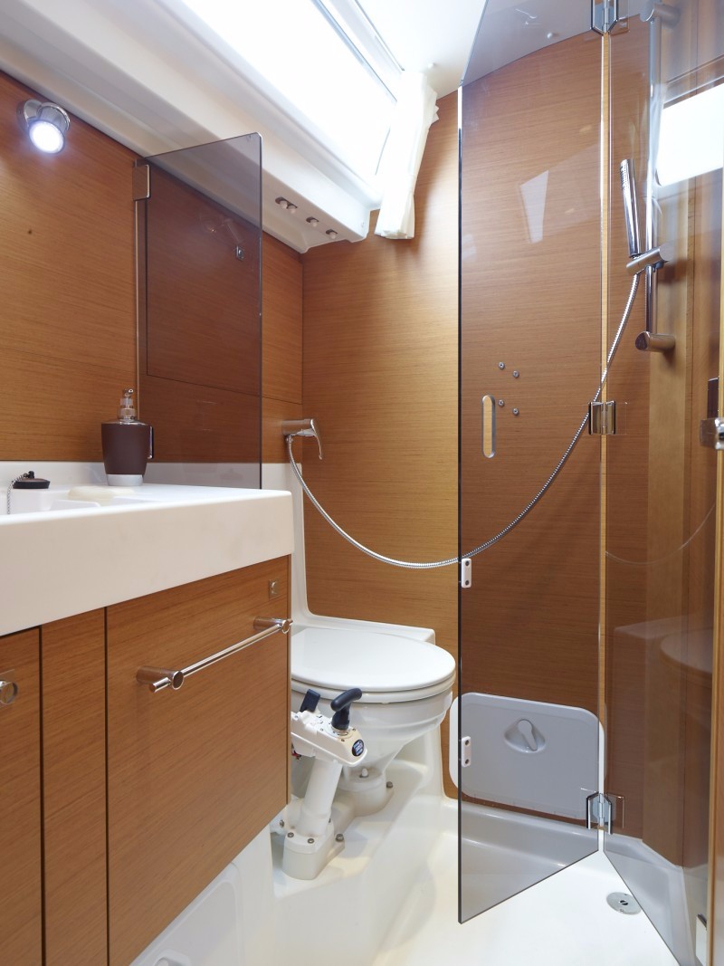 Bareboat Sailing Yacht Sun Odyssey 519 photo 8