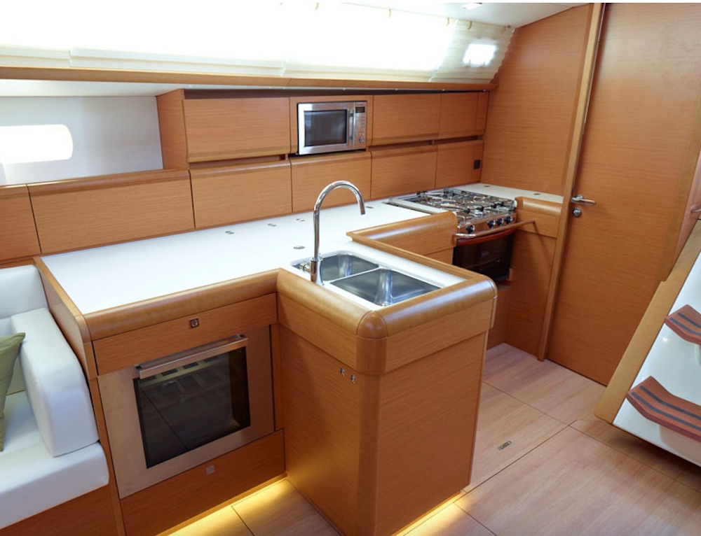 Bareboat Sailing Yacht Sun Odyssey 519 photo 5