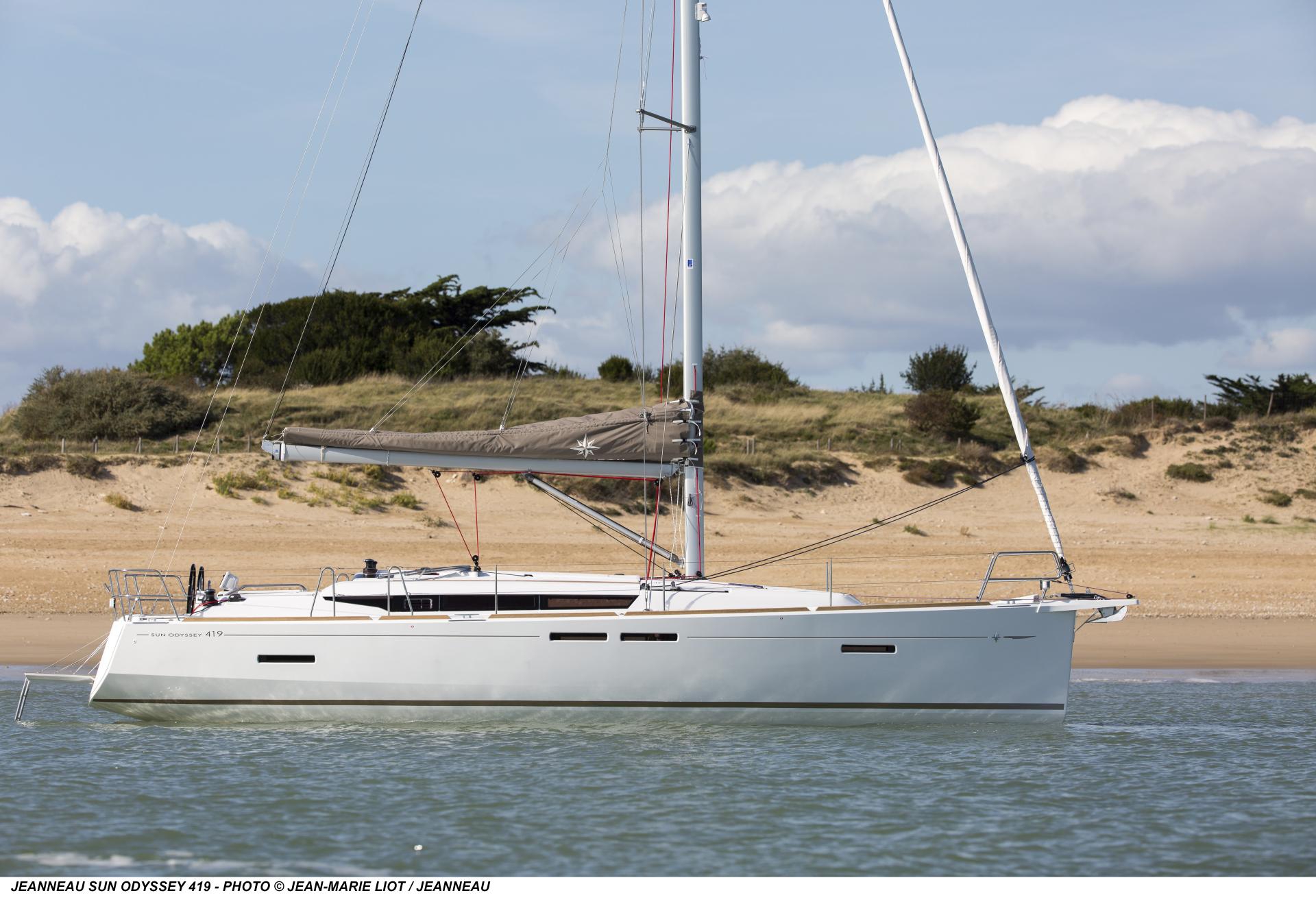 Bareboat Sailing Yacht SUN ODYSSEY 419 photo 4