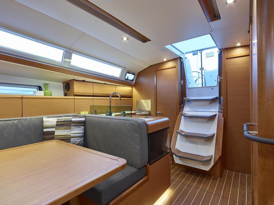 Bareboat Sailing Yacht SUN ODYSSEY 419 photo 6