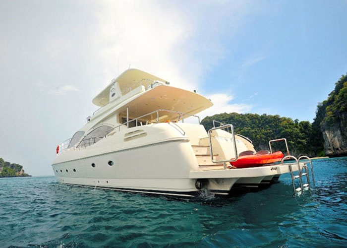 Crewed Motor Yacht Sunbird 80 photo 3