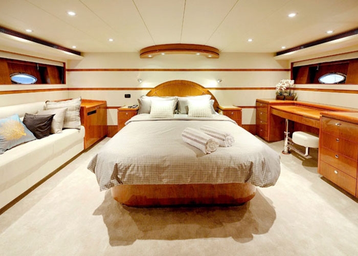 Crewed Motor Yacht Sunbird 80 photo 8