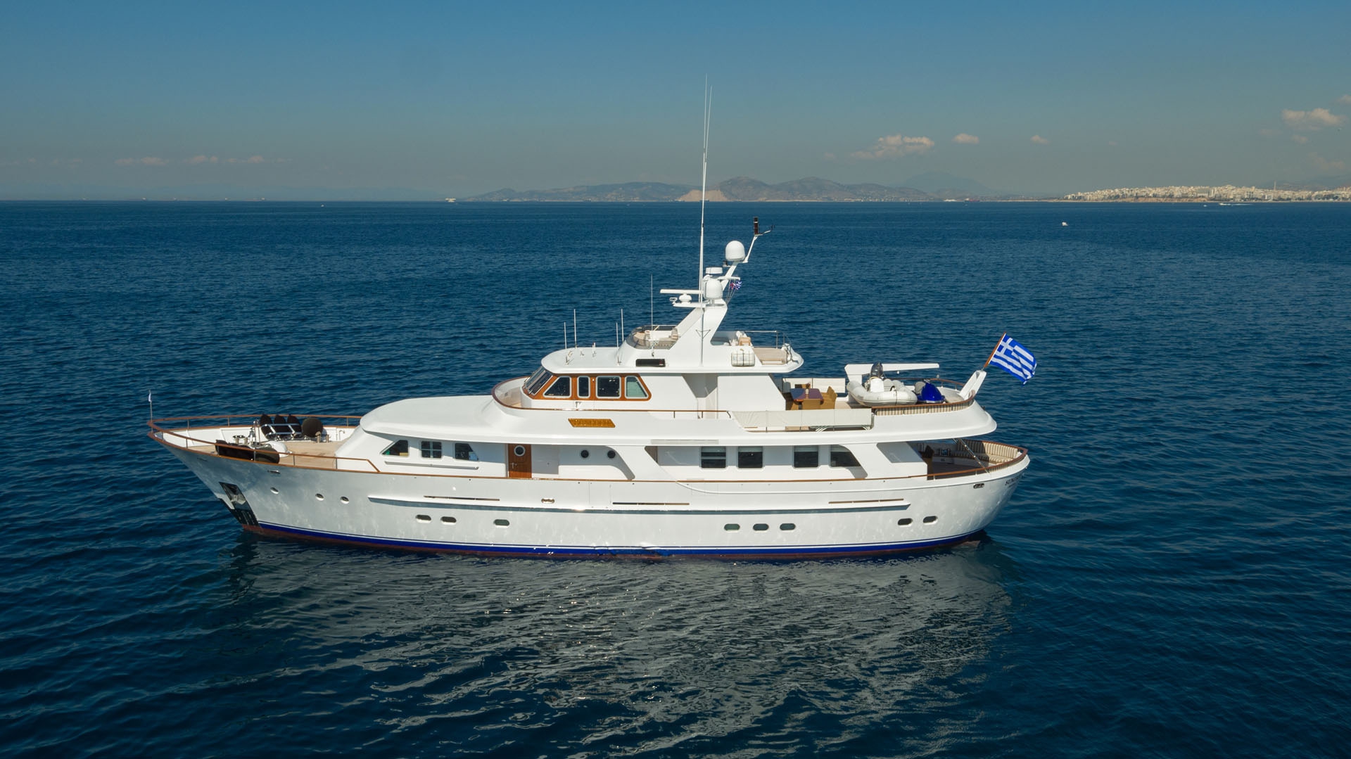 Luxury Crewed Motor Yacht SUNCOCO photo 3