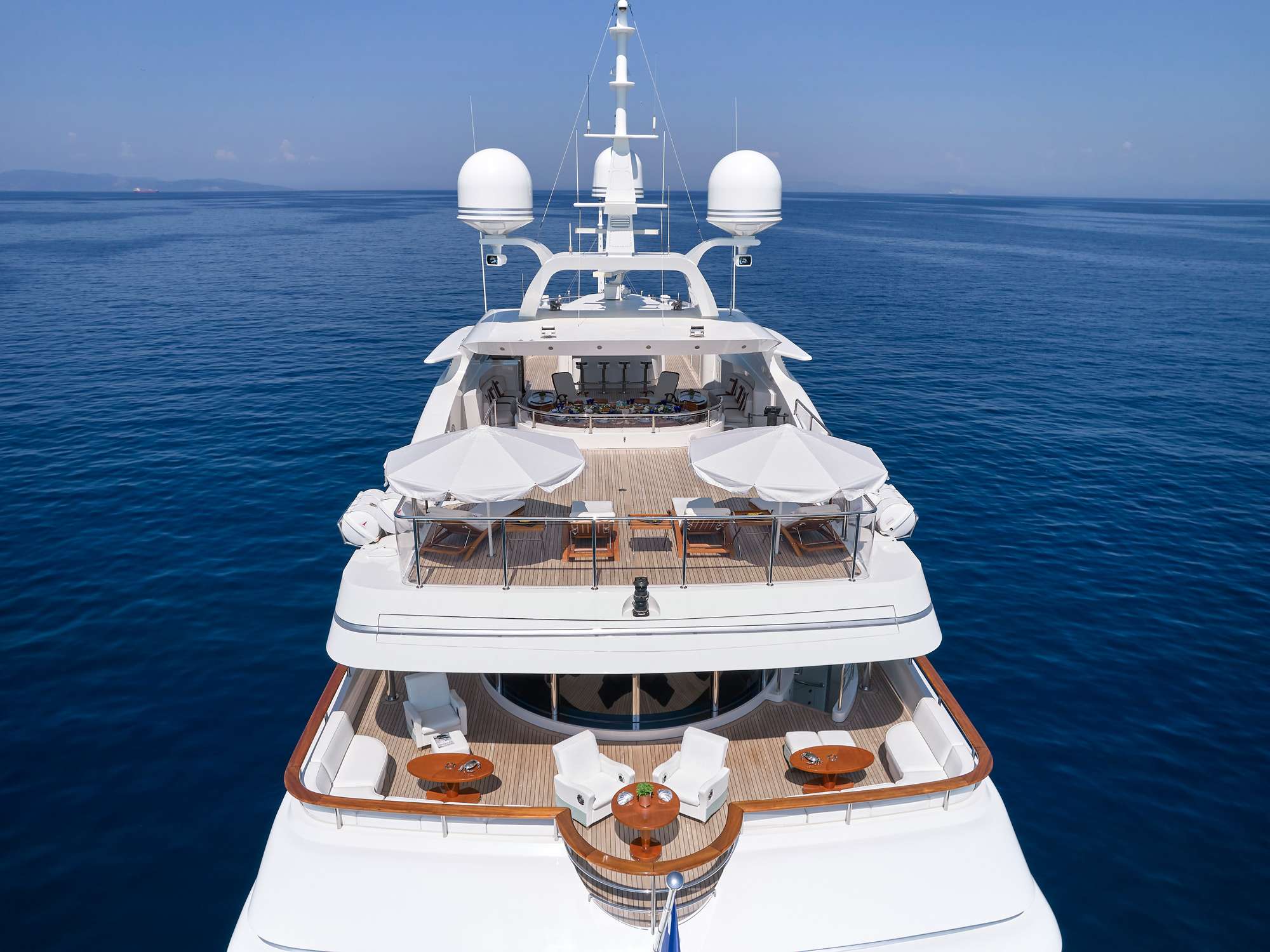 Luxury Crewed Motor Yacht SUNDAY photo 3