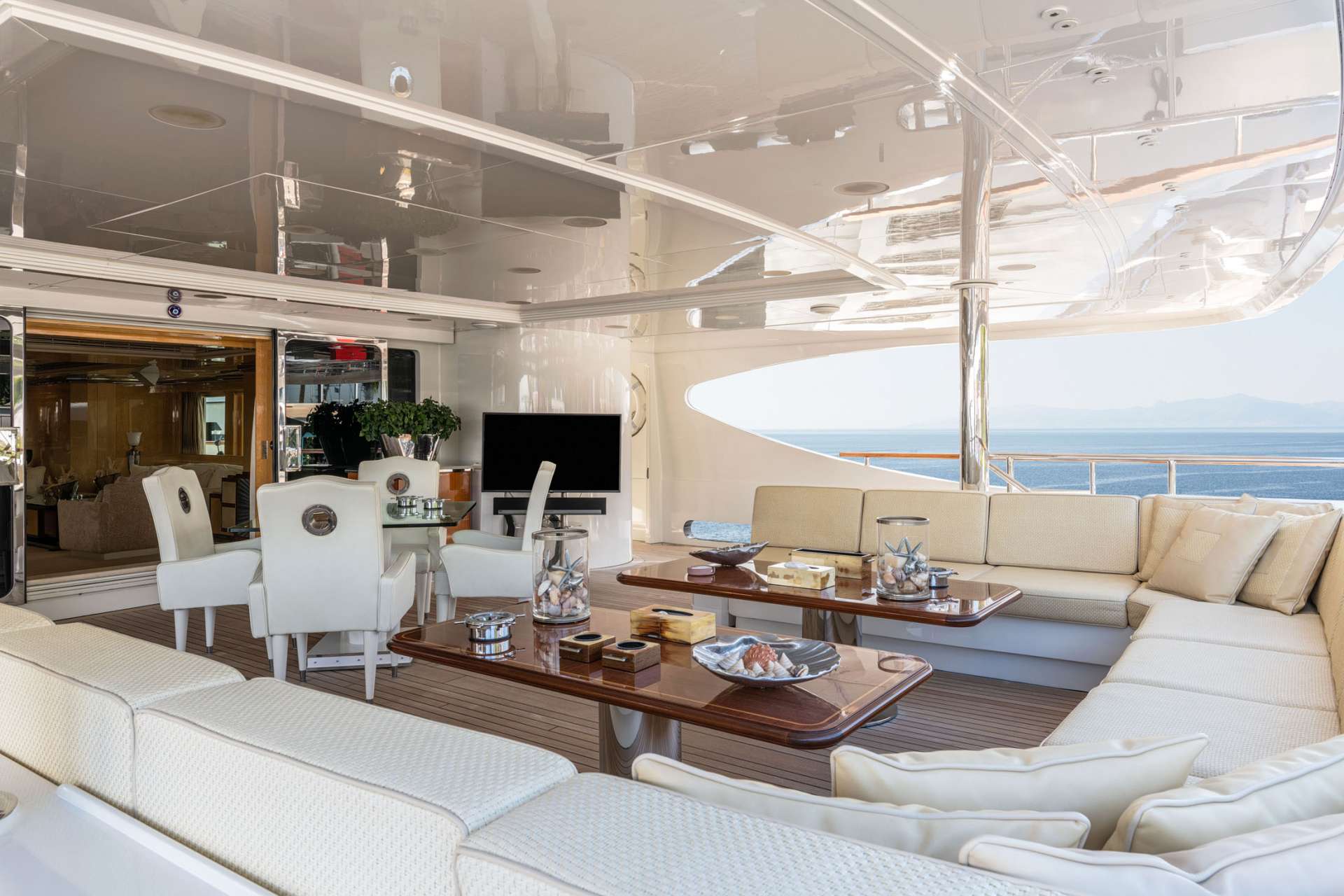 Luxury Crewed Motor Yacht SUNDAY photo 5