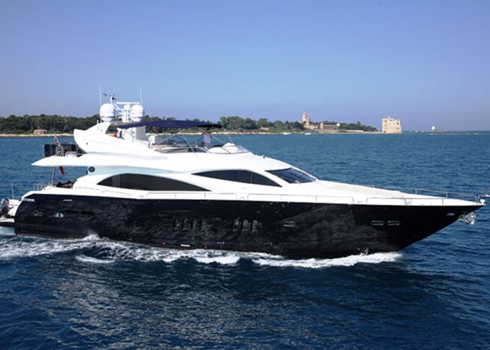 Crewed Motor Yacht Sunseeker 90