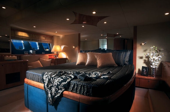 Luxury Crewed Motor Yacht Sunseeker Manhattan 60 photo 6