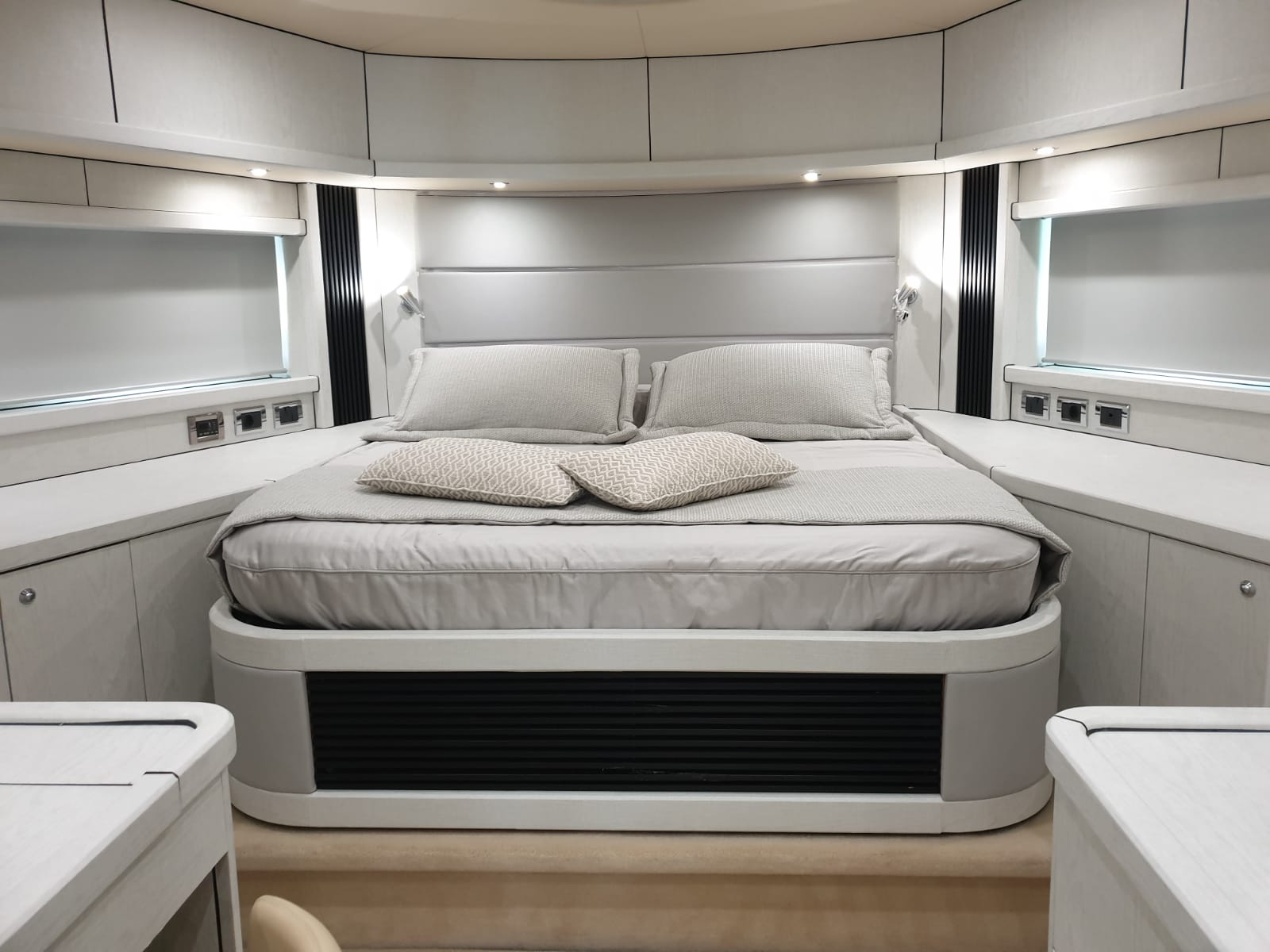 Crewed Motor Yacht Sunseeker Predator 68 photo 7