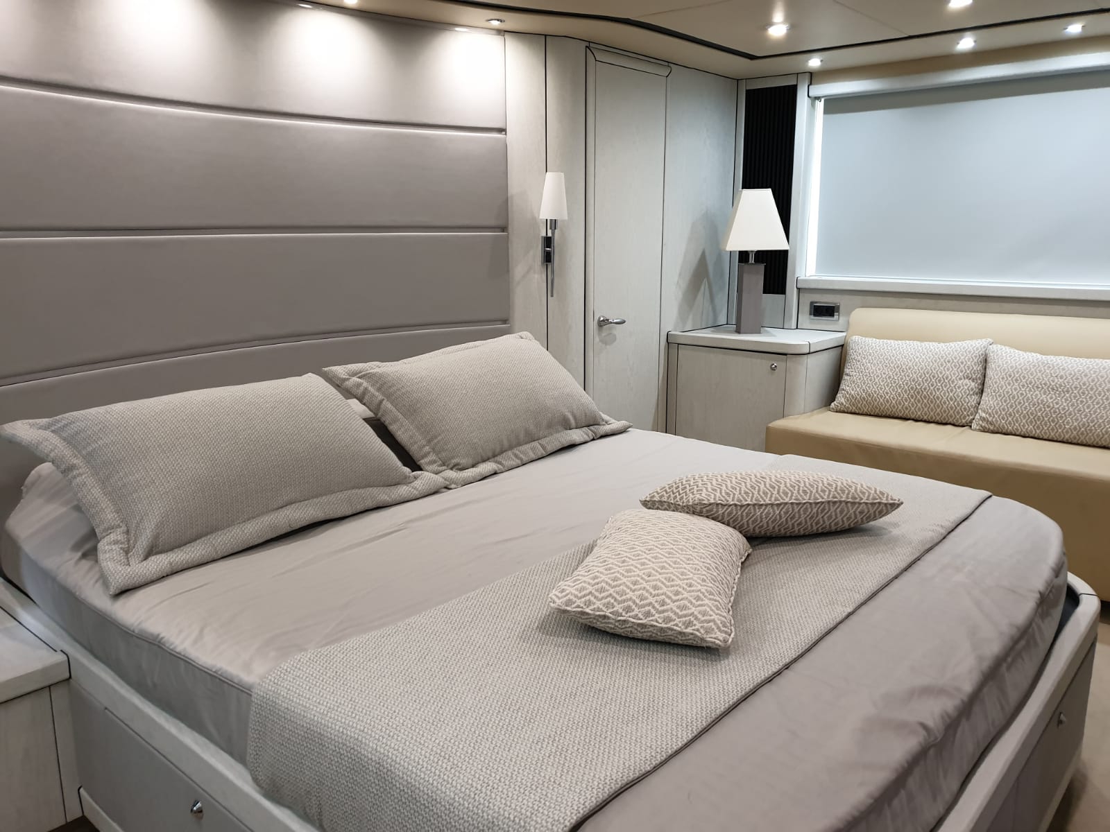 Crewed Motor Yacht Sunseeker Predator 68 photo 8