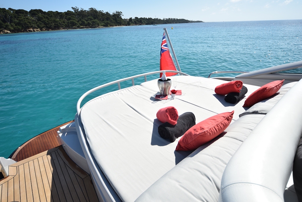 Luxury Crewed Motor Yacht SUR L`ONDE II photo 3