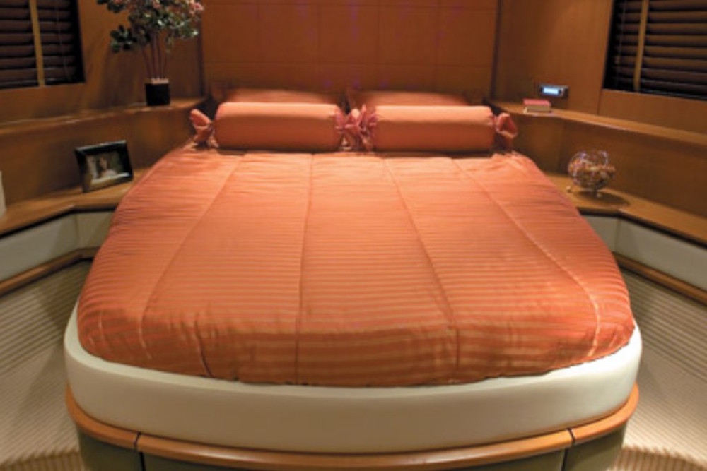 Luxury Crewed Motor Yacht SUR L`ONDE II photo 8