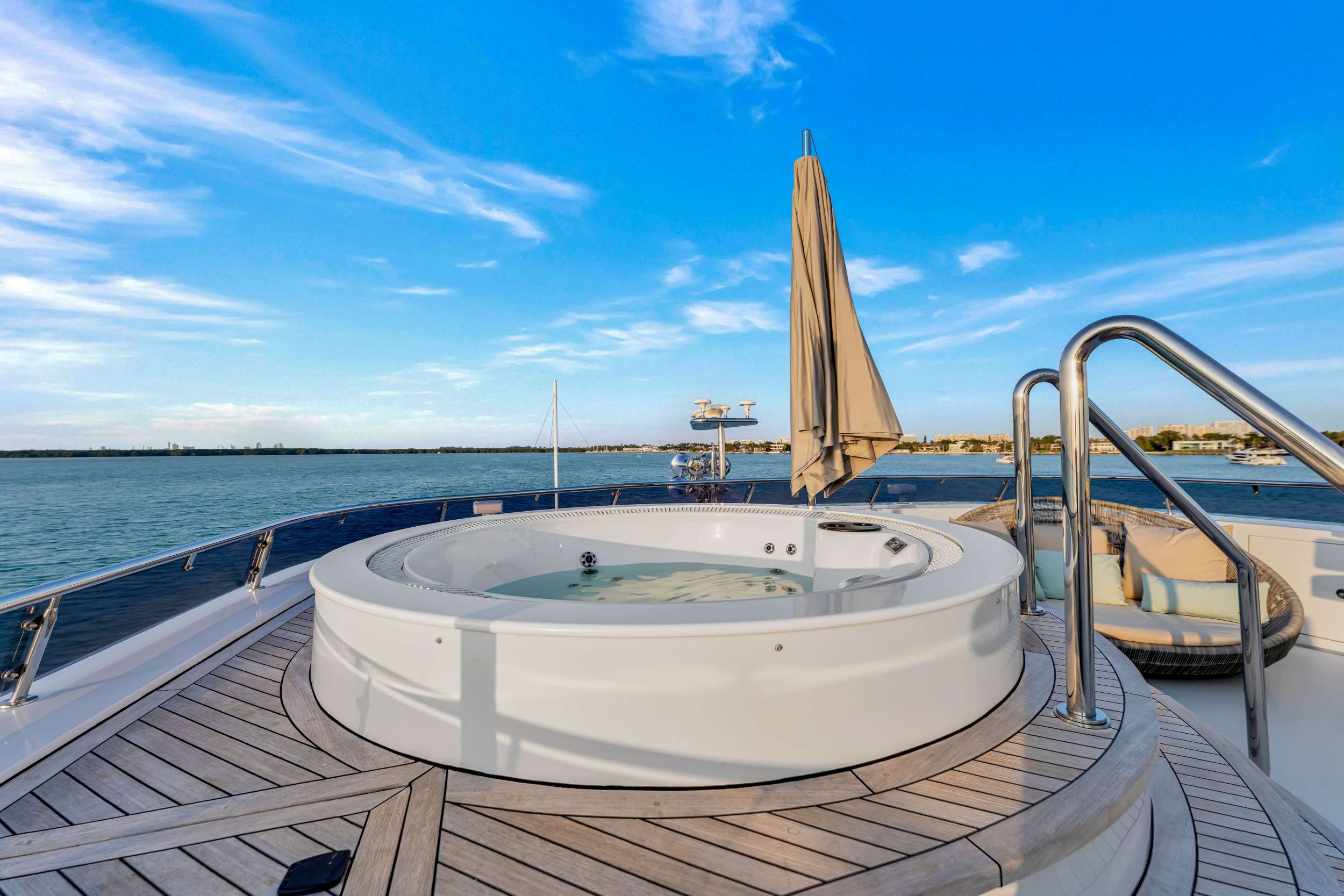 Luxury Crewed Motor Yacht SWEET CAROLINE II photo 3