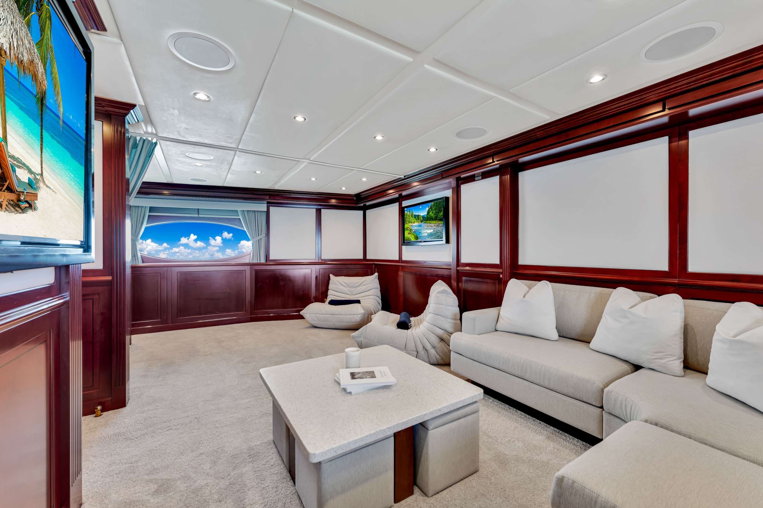 Luxury Crewed Motor Yacht SWEET CAROLINE II photo 8