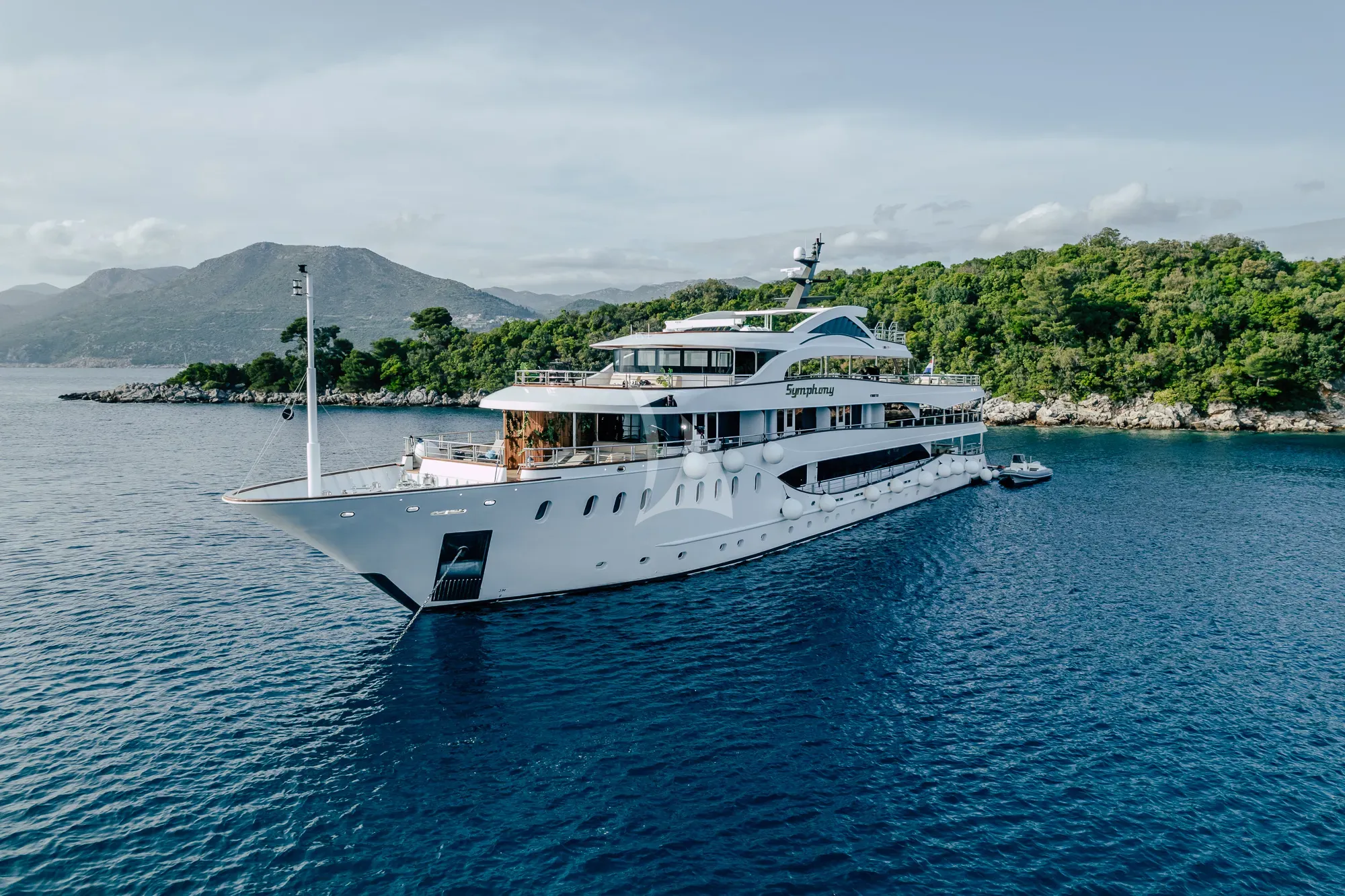 Luxury Crewed Motor Yacht SYMPHONY photo 3