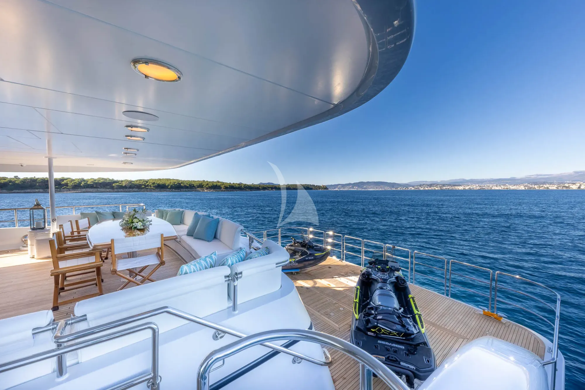 Luxury Crewed Motor Yacht TAHI photo 6