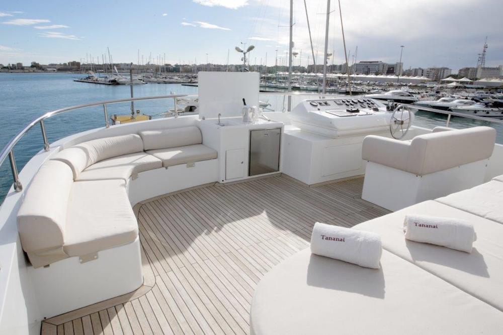 Luxury Crewed Motor Yacht TANANAI photo 4