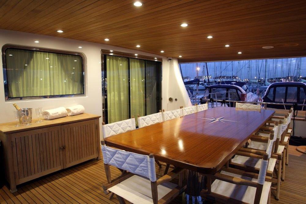 Luxury Crewed Motor Yacht TANANAI photo 6