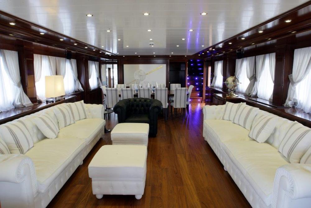 Luxury Crewed Motor Yacht TANANAI photo 7
