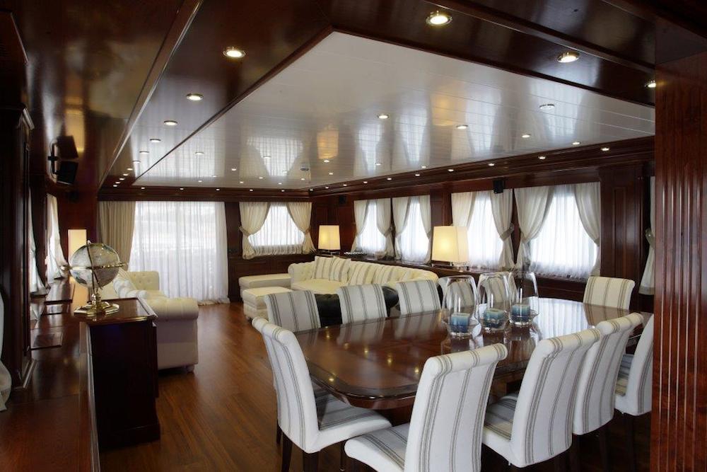 Luxury Crewed Motor Yacht TANANAI photo 8
