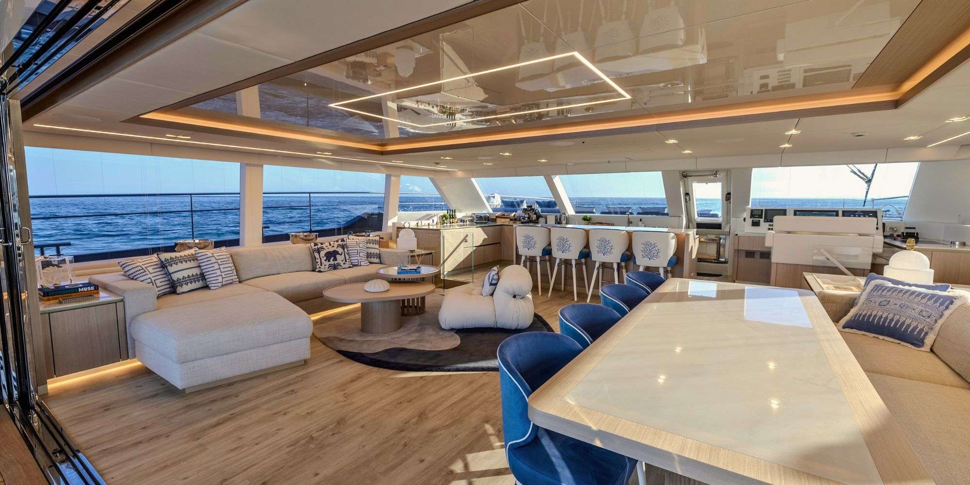 Crewed Power Catamaran TESNI photo 4