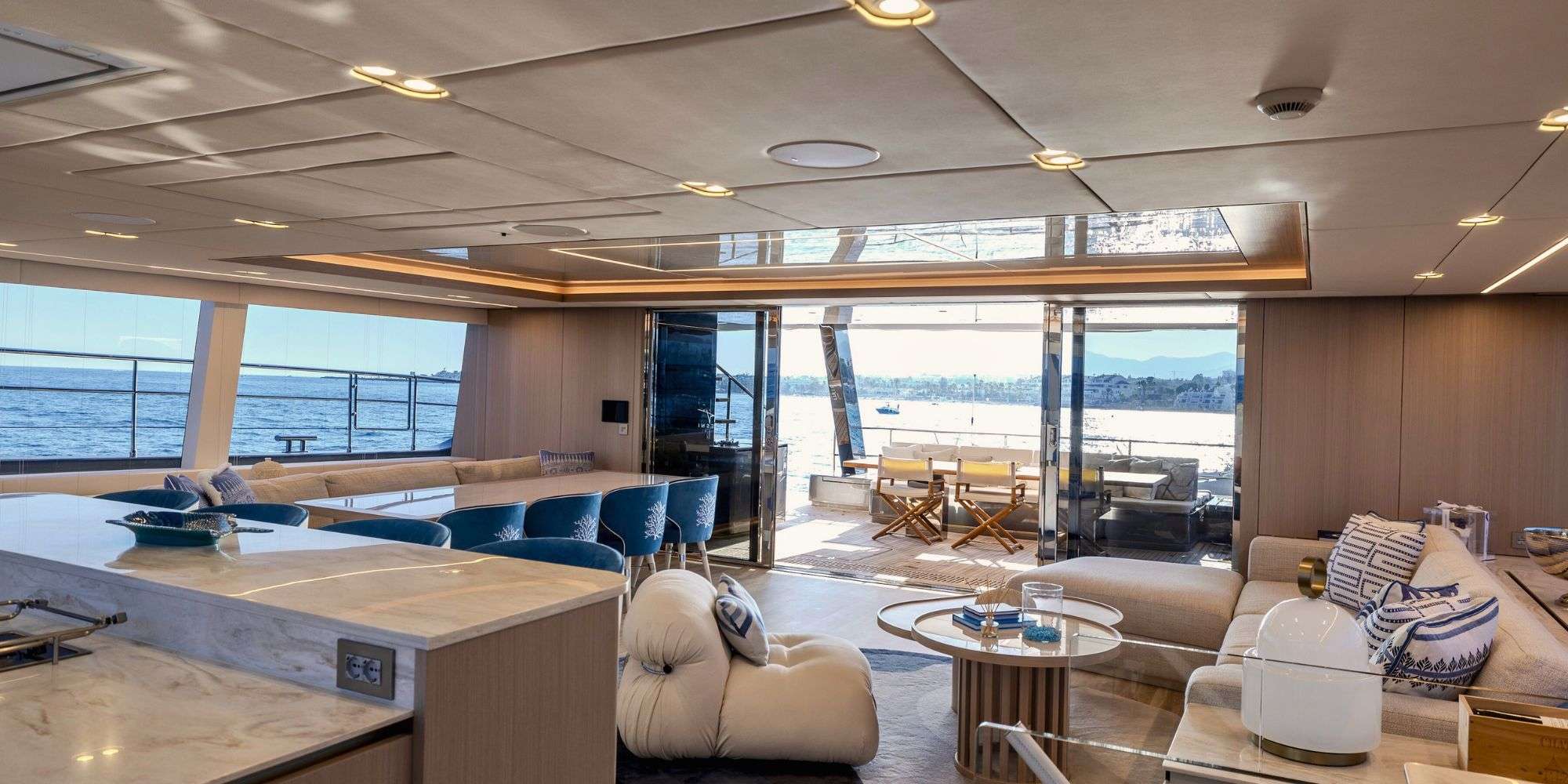 Crewed Power Catamaran TESNI photo 6