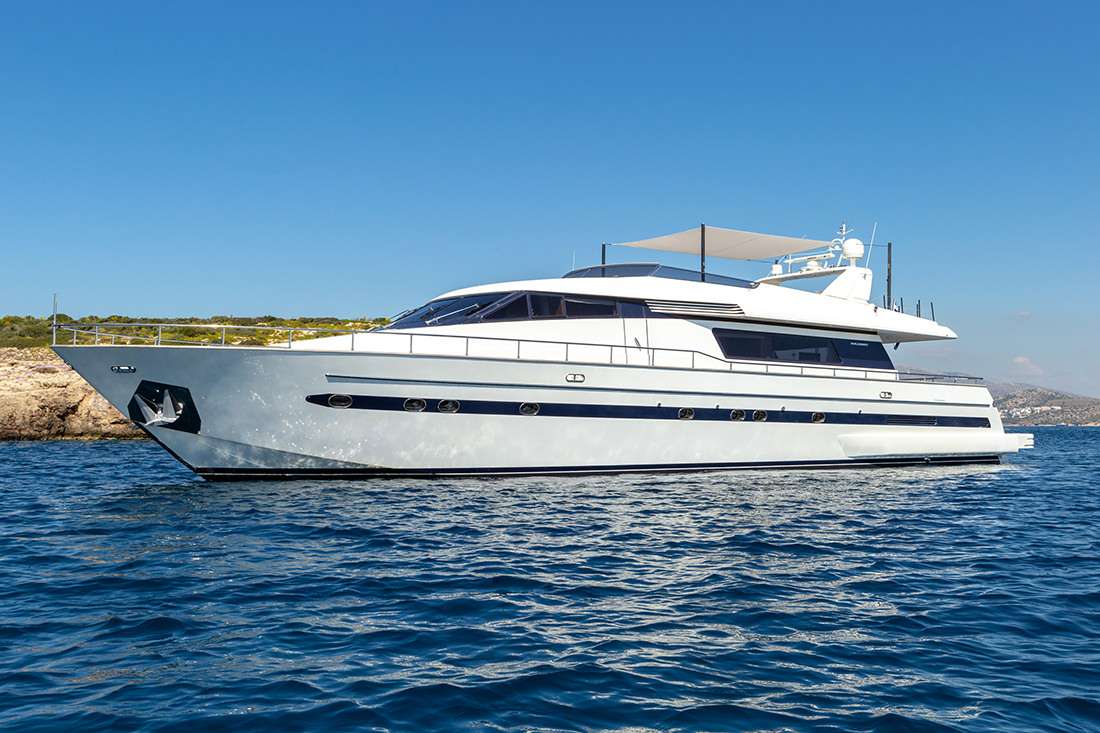 Crewed Motor Yacht THE BIRD photo 3