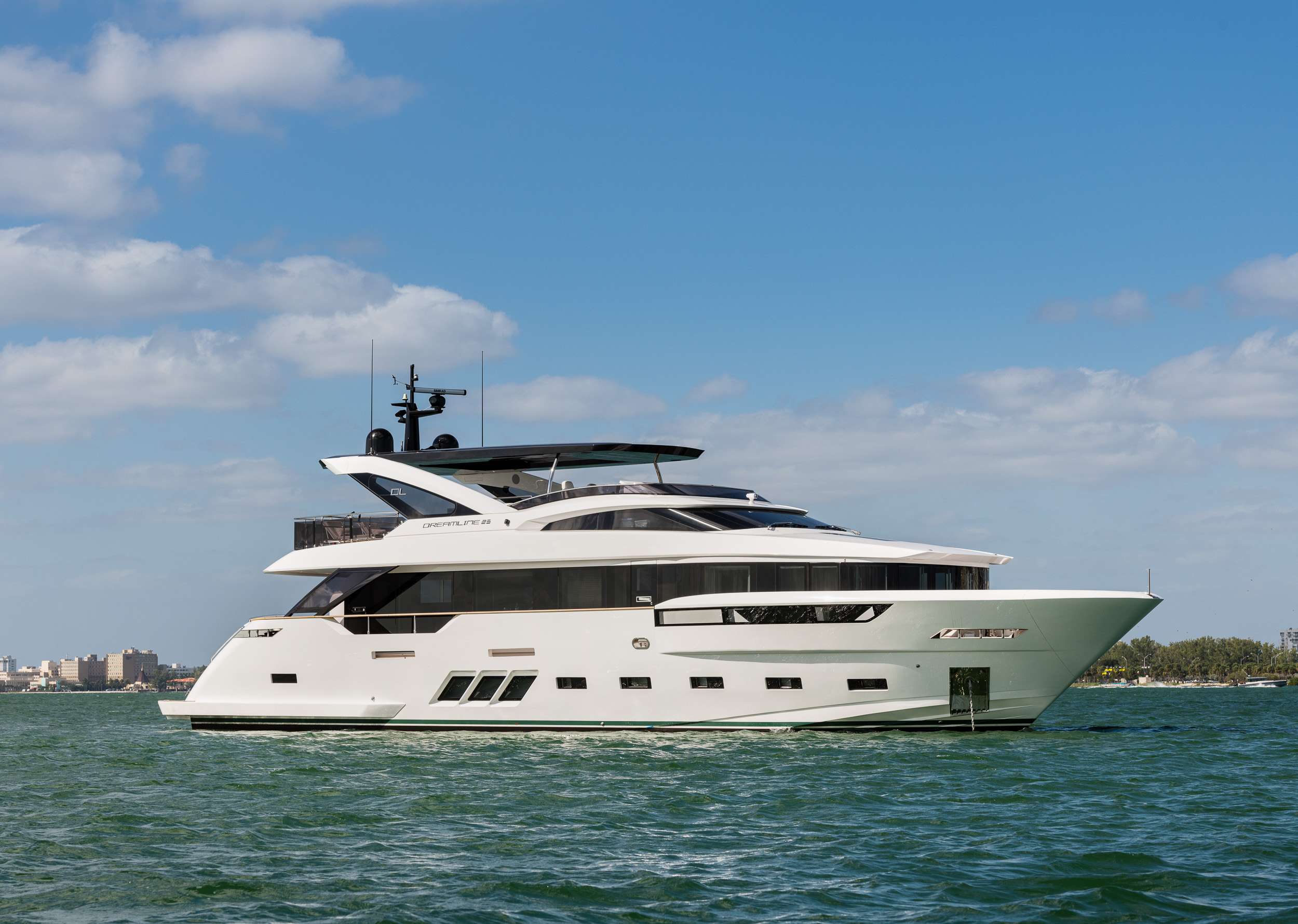 Luxury Crewed Motor Yacht THE PEDDLER