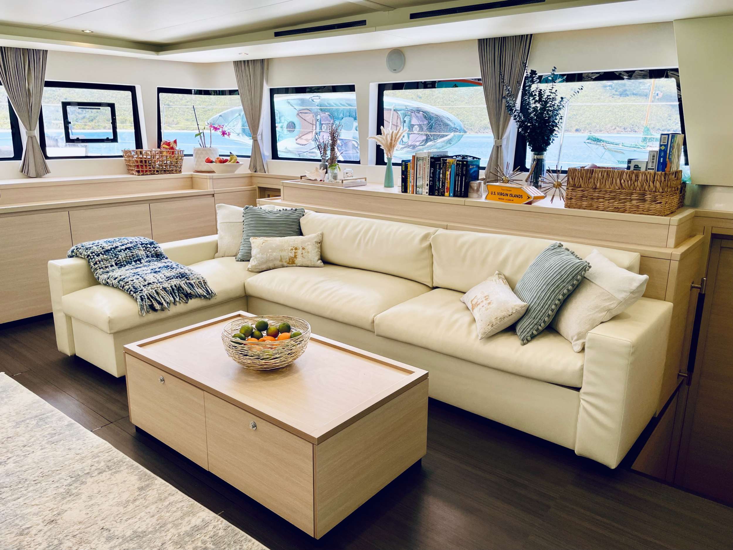 Crewed Catamaran THE PURSUIT photo 4