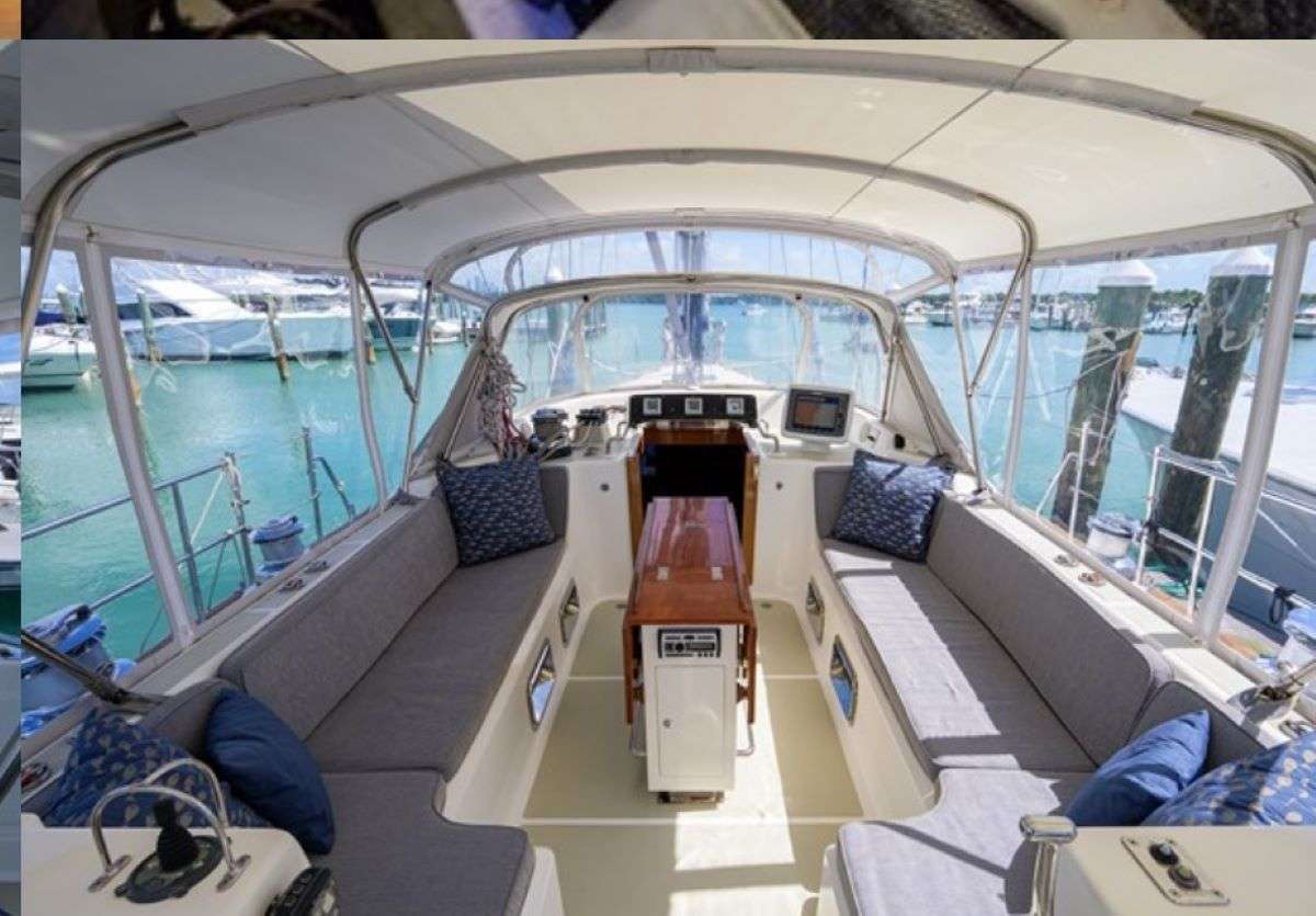 Crewed Sailing Yacht THE ROYAL BLUE photo 4