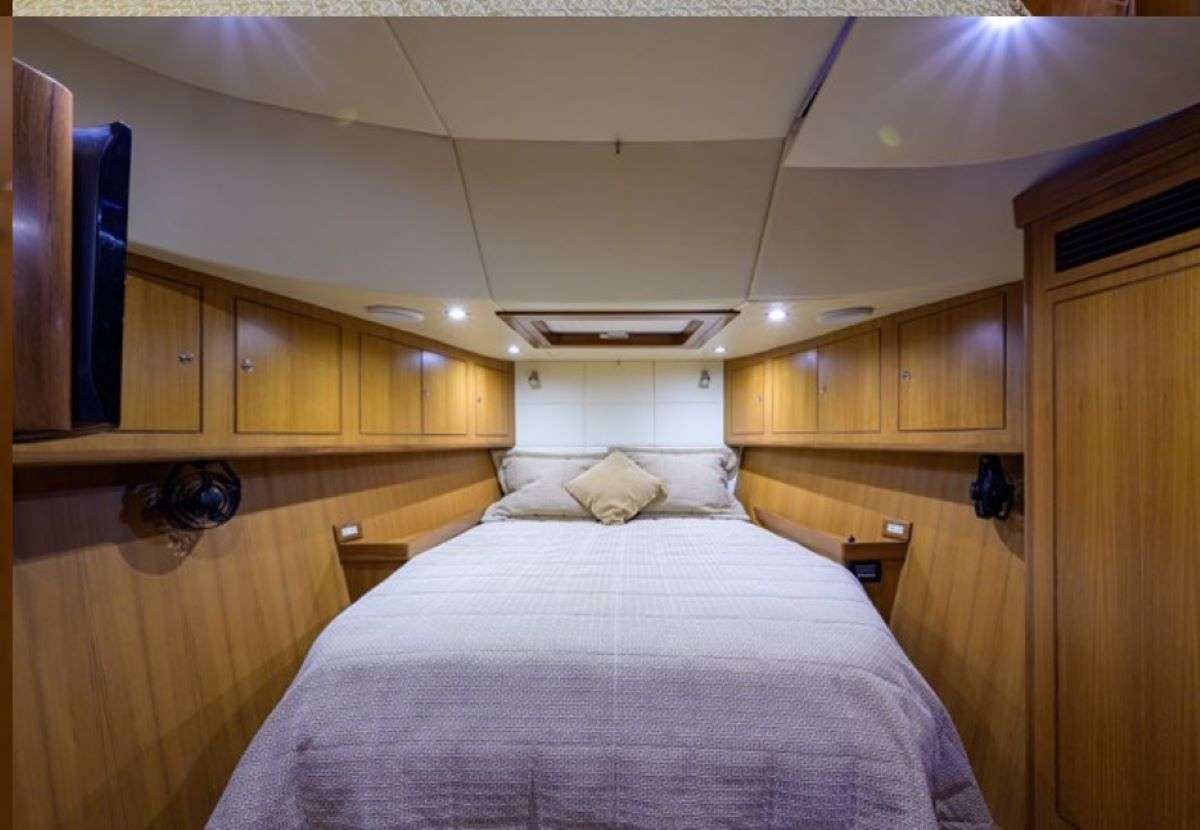 Crewed Sailing Yacht THE ROYAL BLUE photo 8