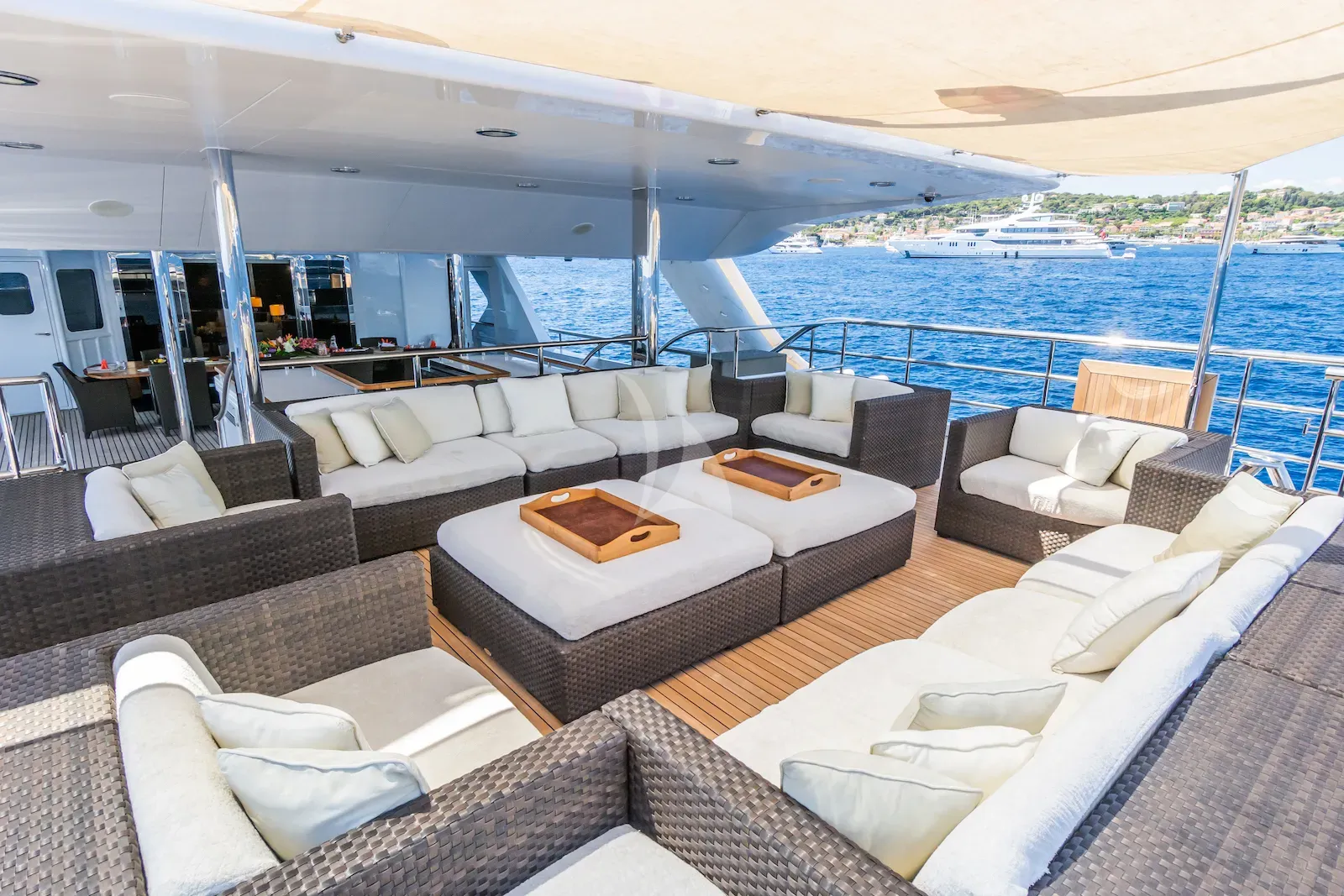 Luxury Crewed Motor Yacht THE WELLESLEY photo 7