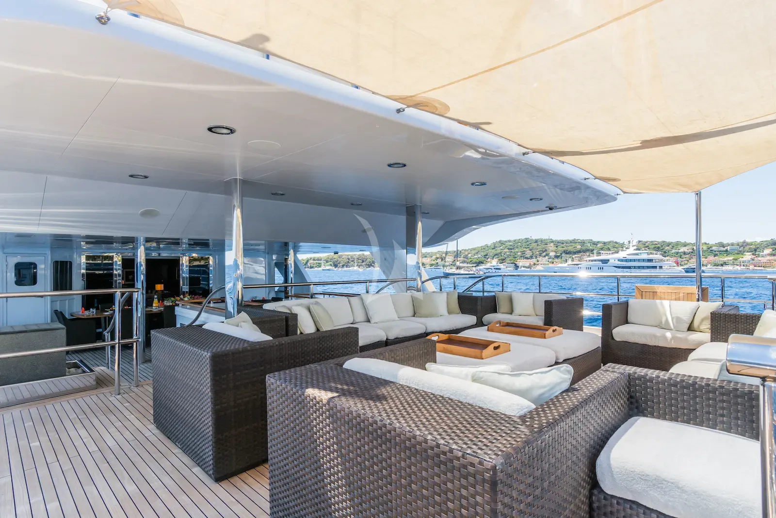 Luxury Crewed Motor Yacht THE WELLESLEY photo 8
