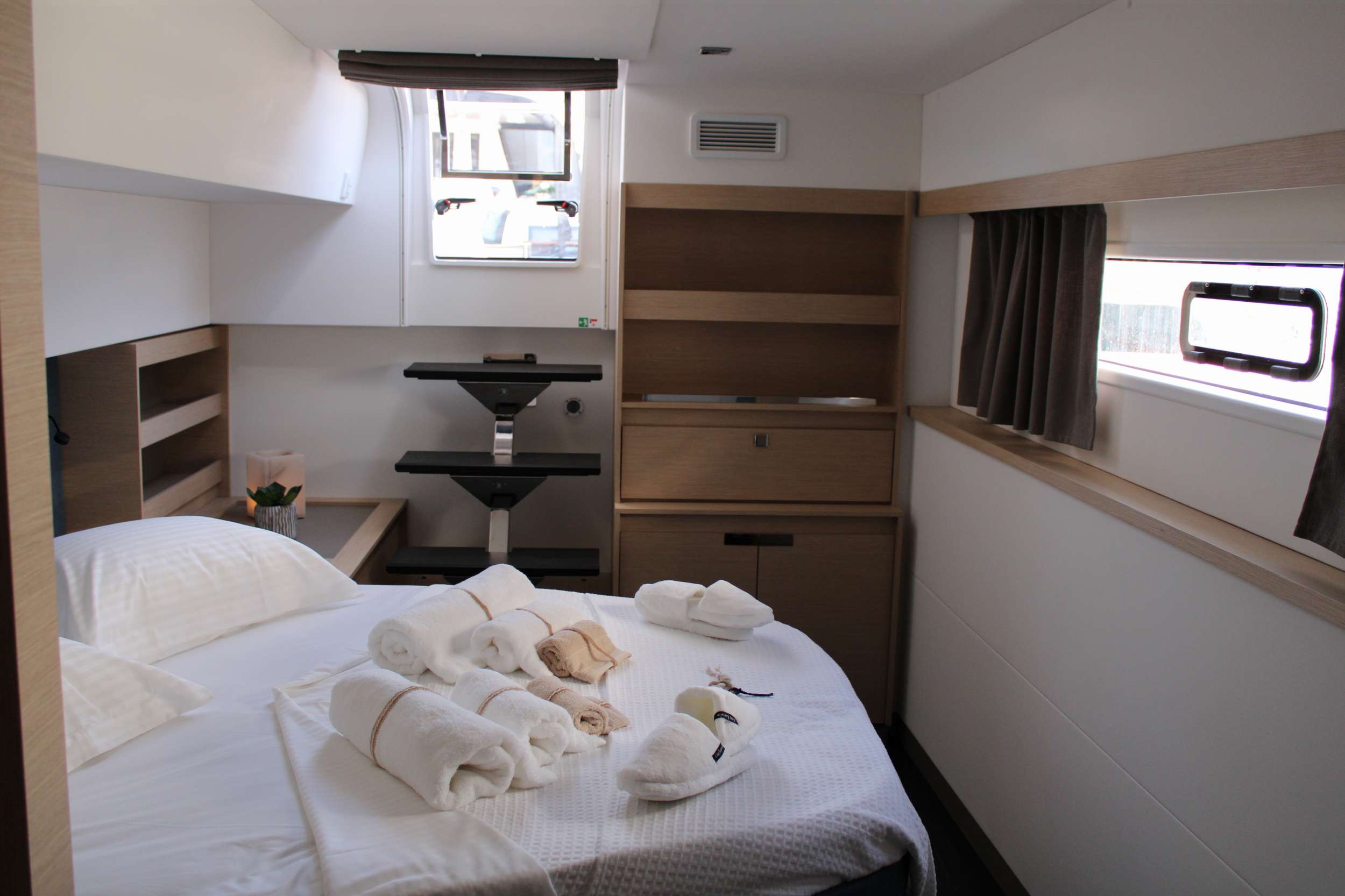 Crewed Catamaran THREE DEE photo 8